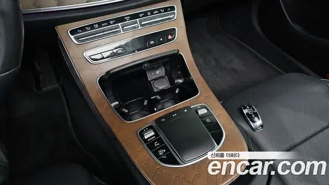 Mercedes-Benz E-Class 2021 — Şəkil 16/33