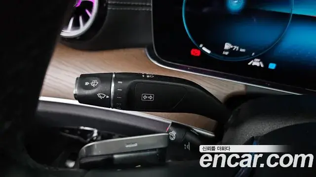 Mercedes-Benz E-Class 2021 — Şəkil 32/33