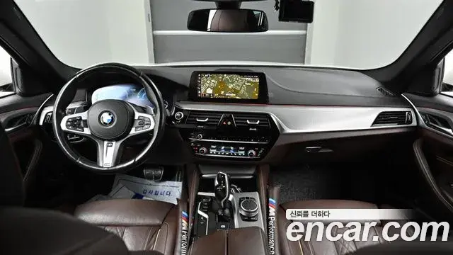 BMW 5 Series 2019 — Фото 9/20