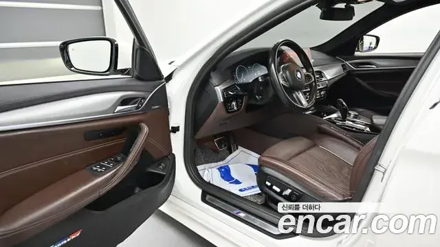BMW 5 Series 2019 — Фото 10/20