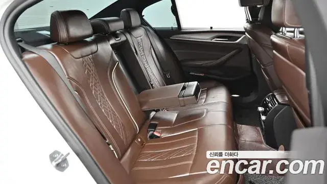 BMW 5 Series 2019 — Фото 11/20