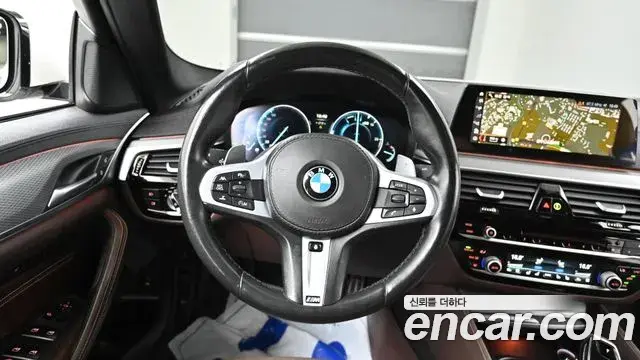 BMW 5 Series 2019 — Фото 12/20