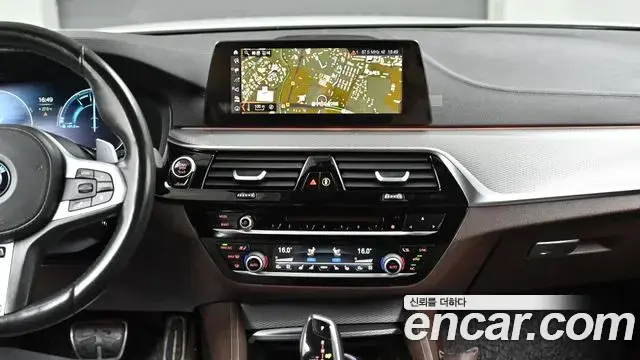 BMW 5 Series 2019 — Фото 13/20