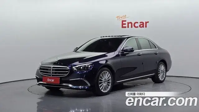 Mercedes-Benz E-Class 2022 — ფოტო 18/20