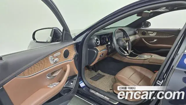 Mercedes-Benz E-Class 2022 — ფოტო 6/20