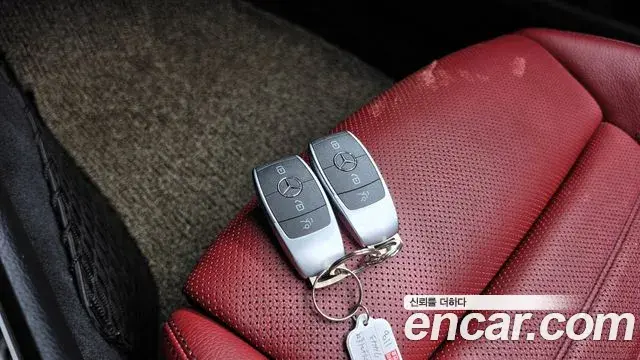 Mercedes-Benz C-Class 2019 — Şəkil 25/30