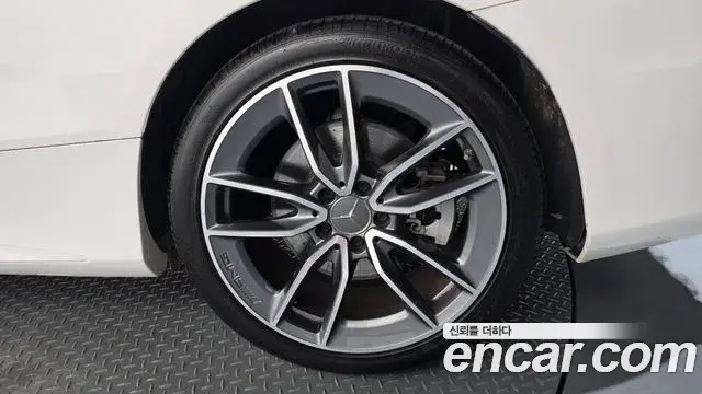 Mercedes-Benz C-Class 2019 — Şəkil 8/30