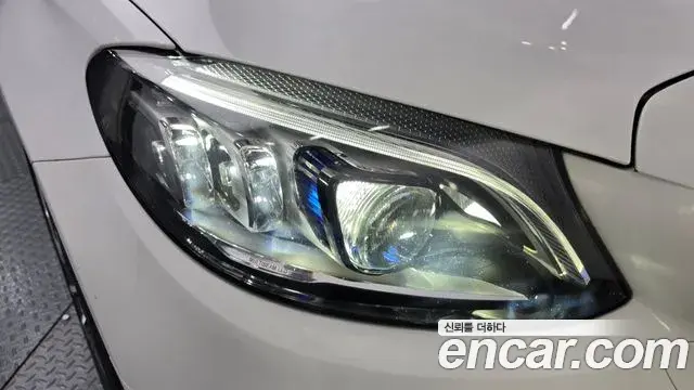 Mercedes-Benz C-Class 2019 — Şəkil 26/30