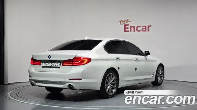 BMW 5 Series 2018 — Фото 2/20