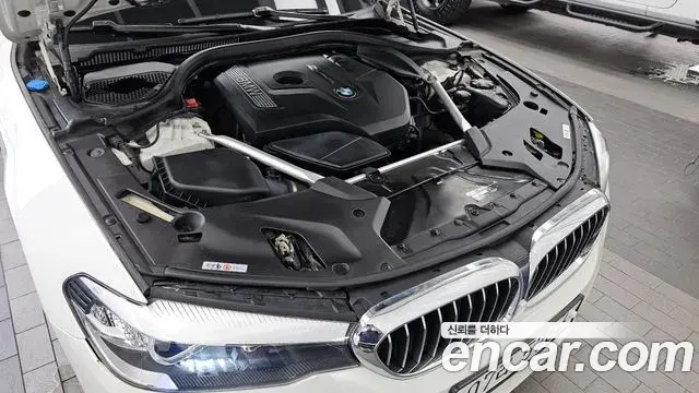 BMW 5 Series 2018 — Фото 6/20