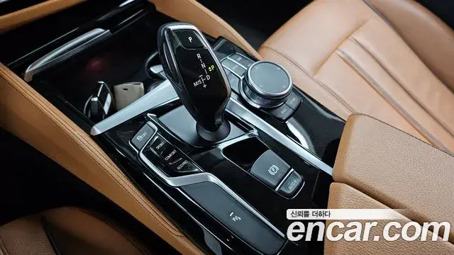 BMW 5 Series 2018 — Фото 9/20