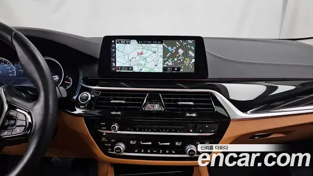 BMW 5 Series 2018 — Фото 14/20