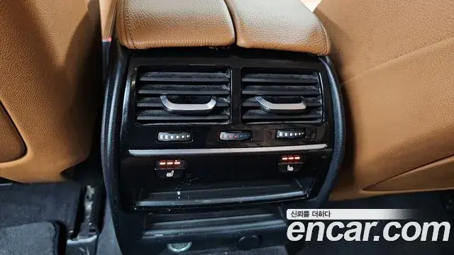 BMW 5 Series 2018 — Фото 19/20