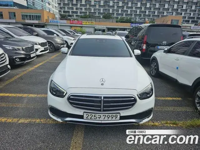 Mercedes-Benz E-Class 2022 — Фото 18/18