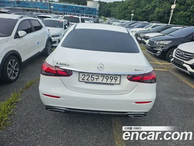 Mercedes-Benz E-Class 2022 — Фото 2/18