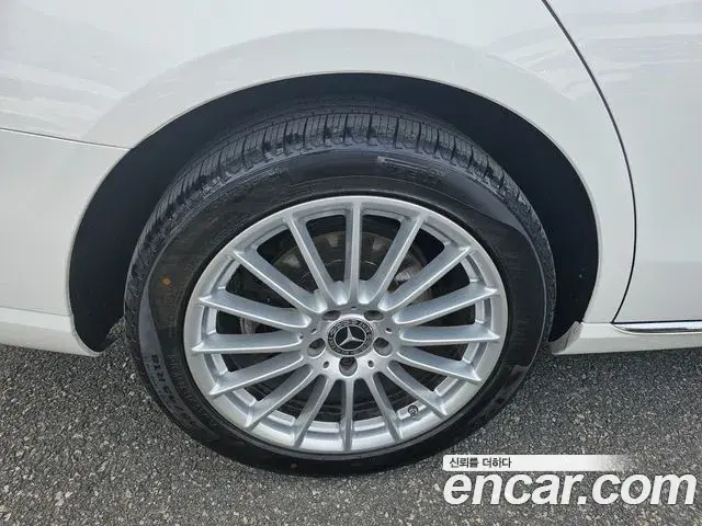 Mercedes-Benz E-Class 2022 — Фото 3/18