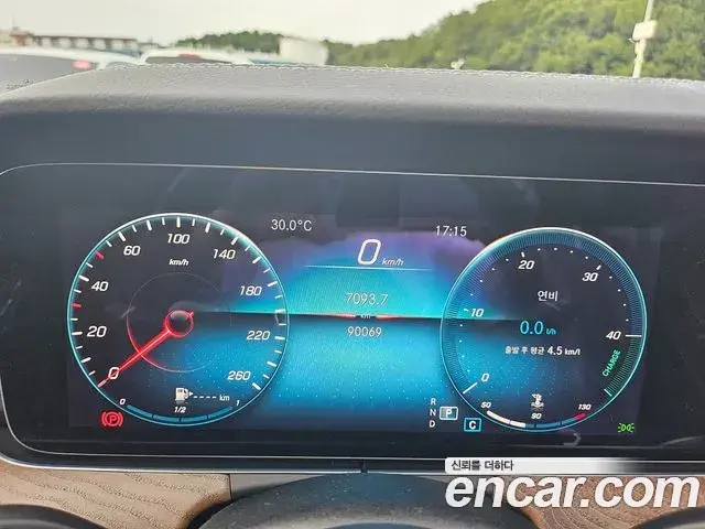 Mercedes-Benz E-Class 2022 — Фото 10/18