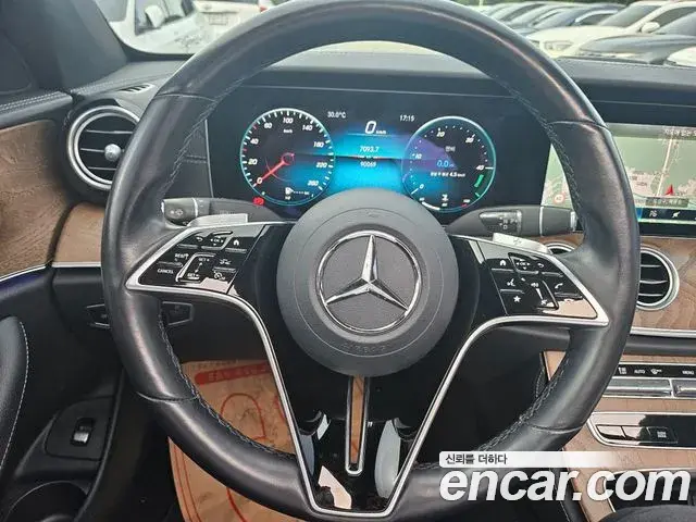 Mercedes-Benz E-Class 2022 — Фото 11/18