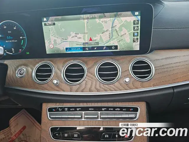 Mercedes-Benz E-Class 2022 — Фото 12/18