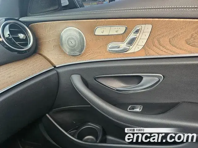 Mercedes-Benz E-Class 2022 — Фото 16/18