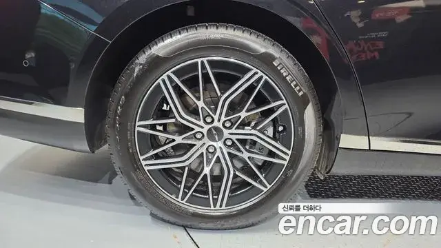 Genesis G90 2025 — Photo 16/31