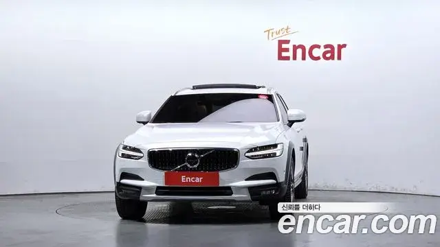 Volvo V90 Cross Country 2020 — Photo 9/20