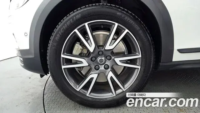 Volvo V90 Cross Country 2020 — Photo 2/20