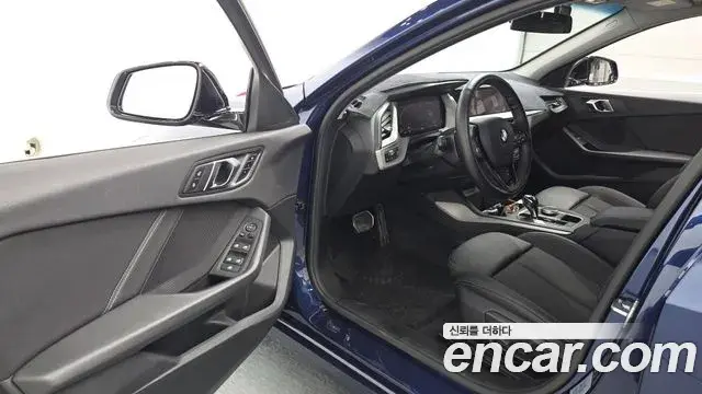 BMW 1 Series 2020 — Photo 28/30