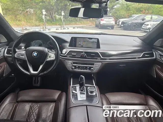 BMW 7 Series 2018 — Фото 9/19