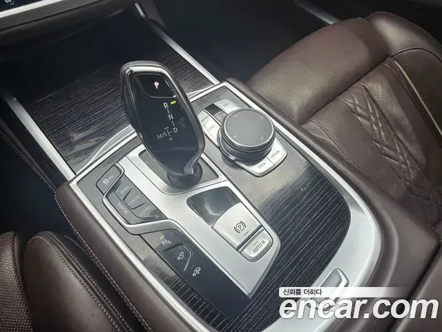 BMW 7 Series 2018 — Фото 14/19