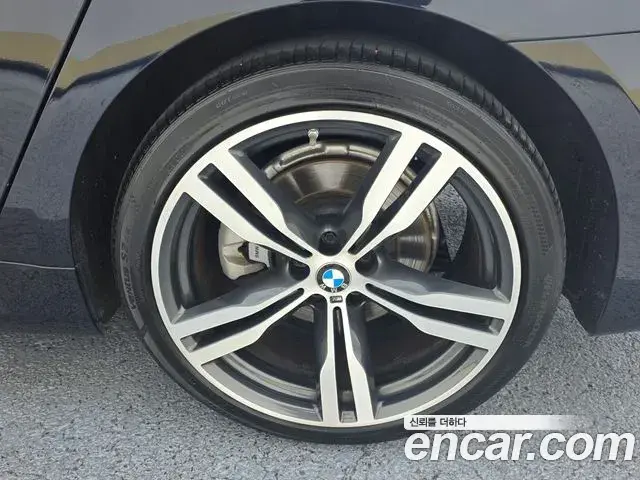 BMW 7 Series 2018 — Фото 18/19