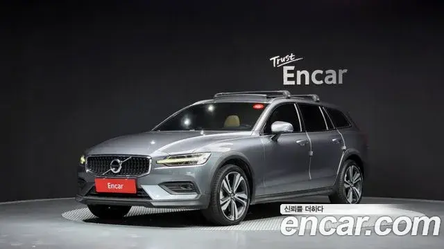 Volvo V60 Cross Country 2019 — Photo 17/20