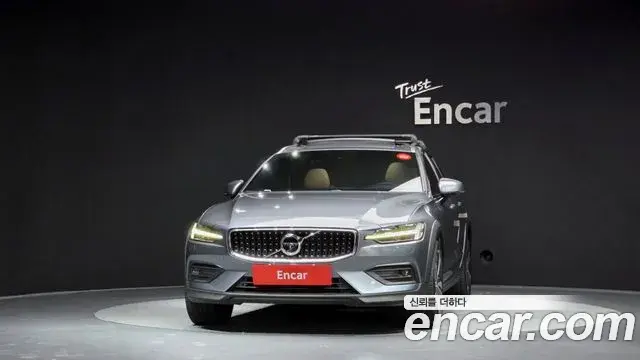 Volvo V60 Cross Country 2019 — Photo 15/20