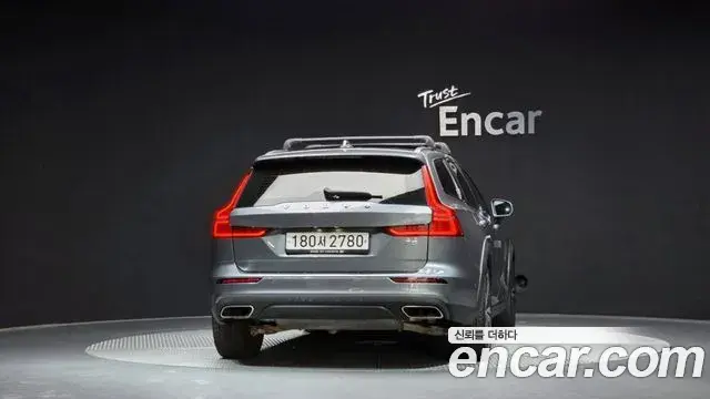 Volvo V60 Cross Country 2019 — Photo 9/20