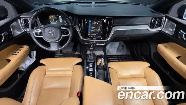 Volvo V60 Cross Country 2019 — Photo 1/20