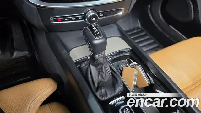 Volvo V60 Cross Country 2019 — Photo 13/20