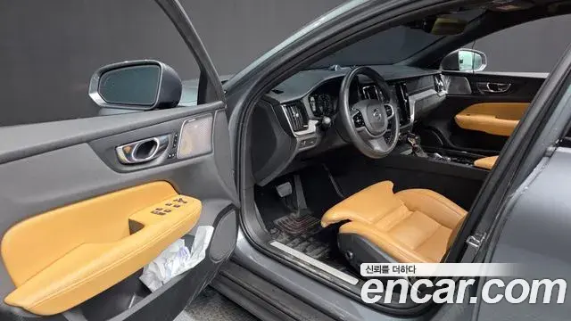 Volvo V60 Cross Country 2019 — Photo 14/20