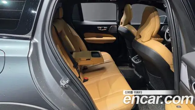 Volvo V60 Cross Country 2019 — Photo 10/20
