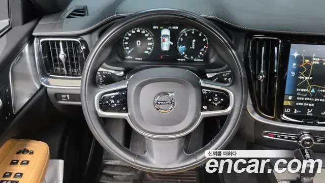 Volvo V60 Cross Country 2019 — Photo 2/20