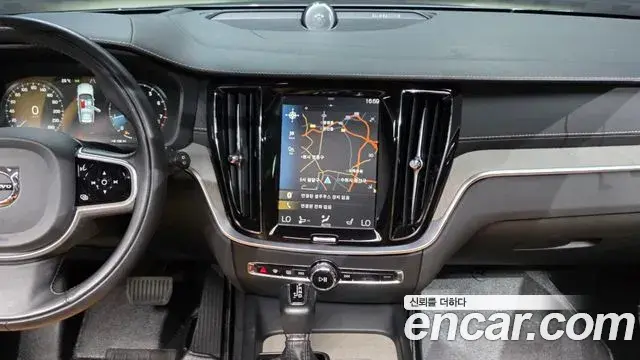 Volvo V60 Cross Country 2019 — Photo 11/20