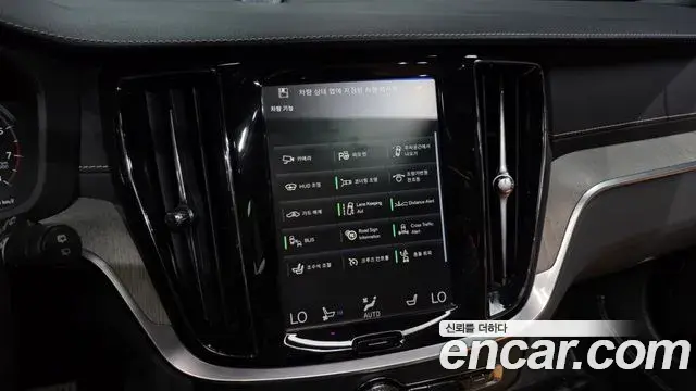 Volvo V60 Cross Country 2019 — Photo 5/20