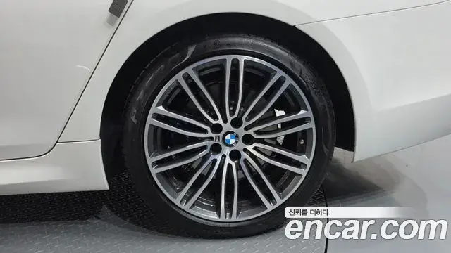 BMW 5 Series 2020 — Şəkil 23/35
