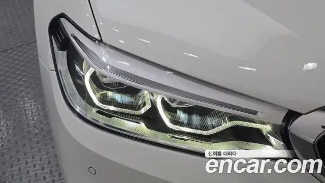 BMW 5 Series 2020 — Şəkil 26/35