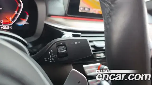 BMW 5 Series 2020 — Şəkil 16/35