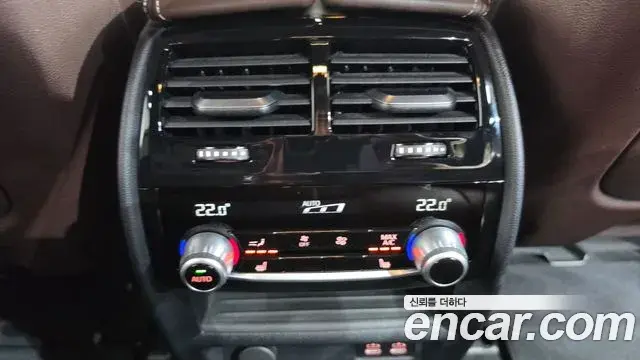 BMW 5 Series 2020 — Şəkil 32/35