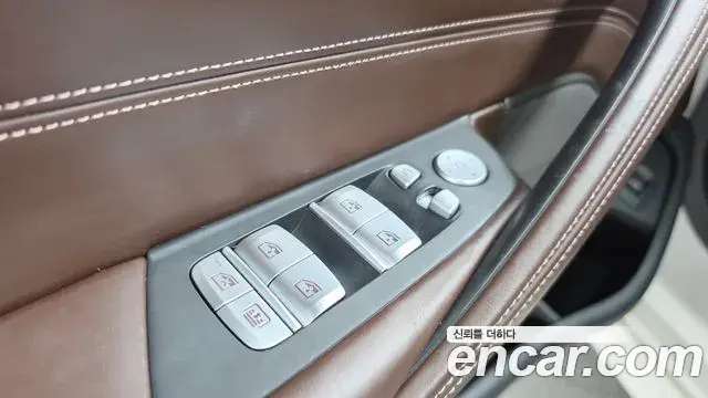 BMW 5 Series 2020 — Şəkil 28/35
