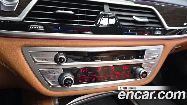 BMW 7 Series 2022 — Фото 19/20