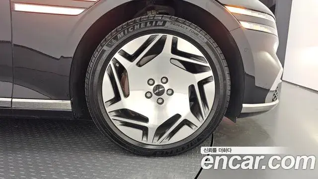 Genesis G90 2022 — Şəkil 28/31