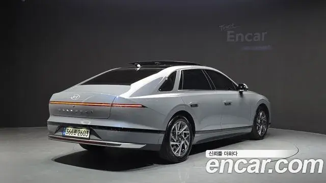 Hyundai Grandeur Hybrid 2023 — Photo 15/20