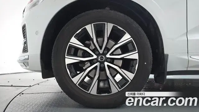 Volvo XC60 2023 — Şəkil 20/34